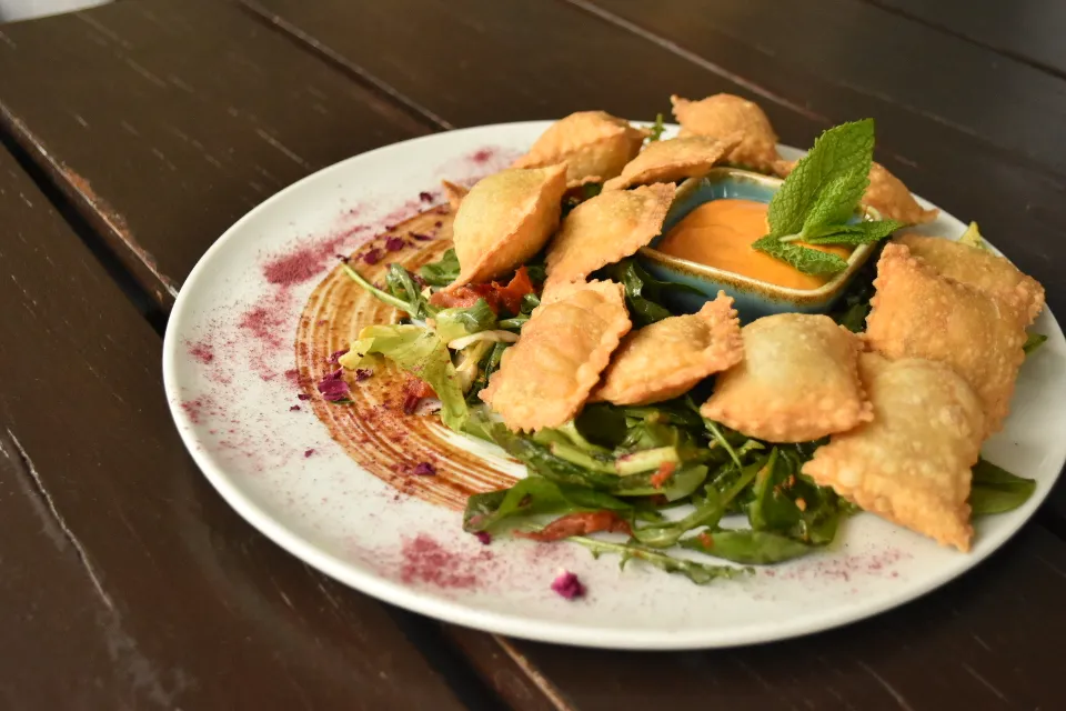 Crispy chilli beef ravioli, with sun-dried tomato salad and cheddar chhese dip