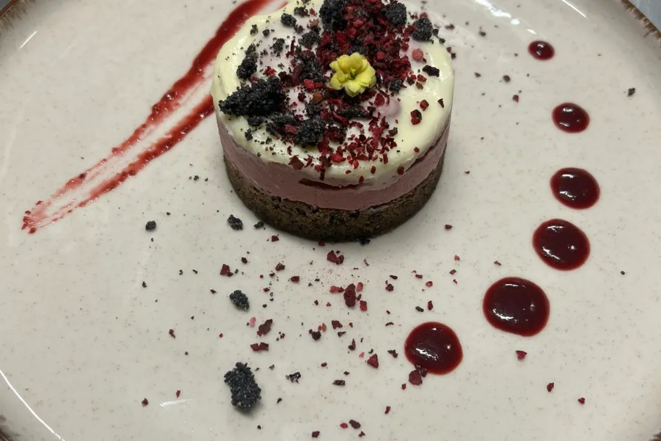 Meggyes-mákos tortácska meggyvelővel és mákropogóssal (gluténmentes) (L, T)